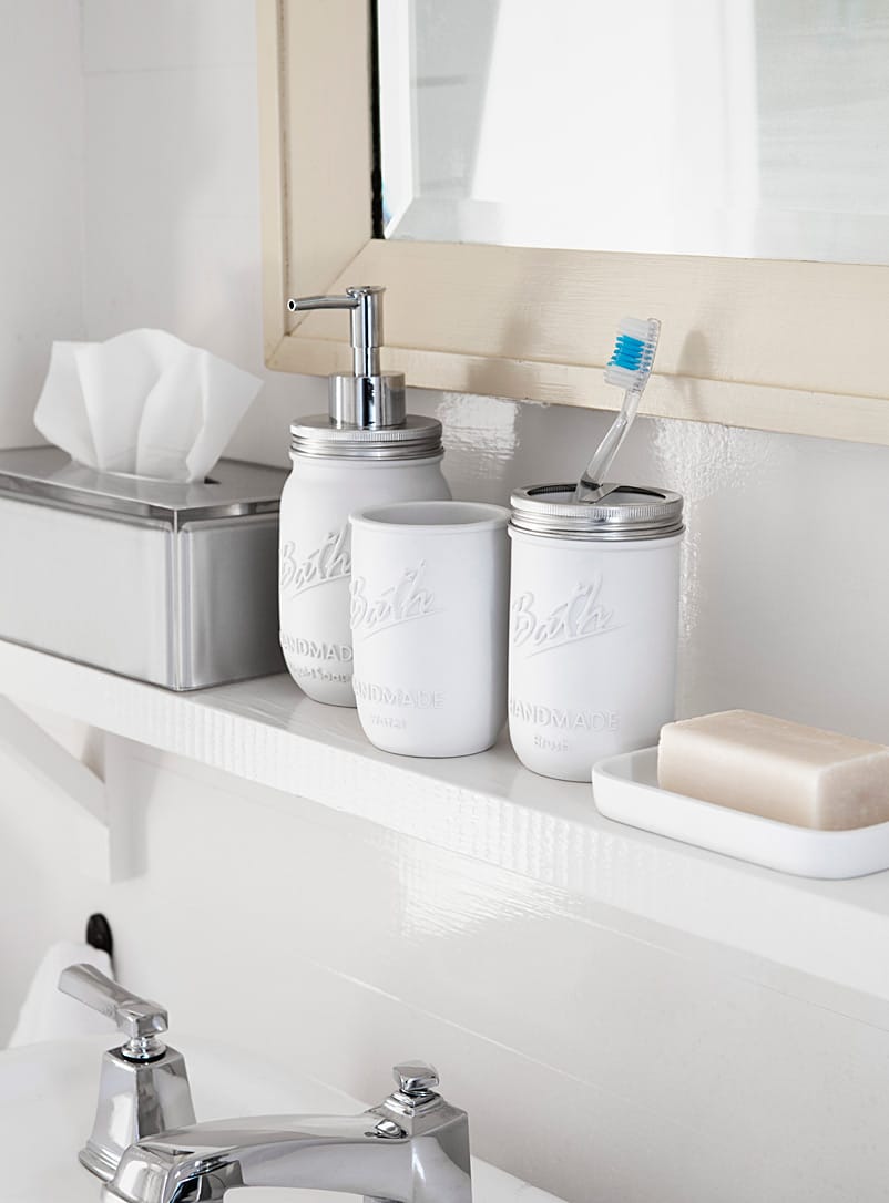 bathroom accessories and decor