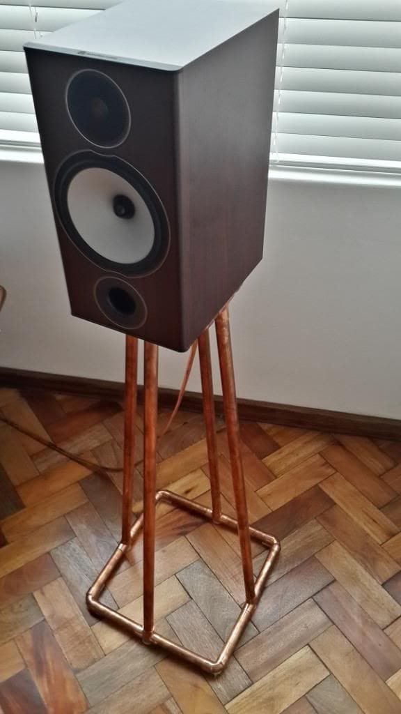 diy speaker stand minimalist