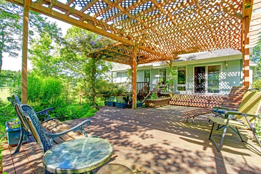 29 Delightful Covered Deck Designs and Photos for You