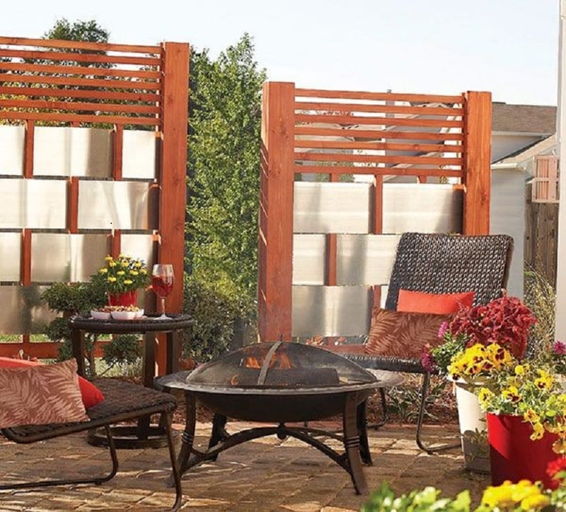 the freestanding outdoor privacy screen