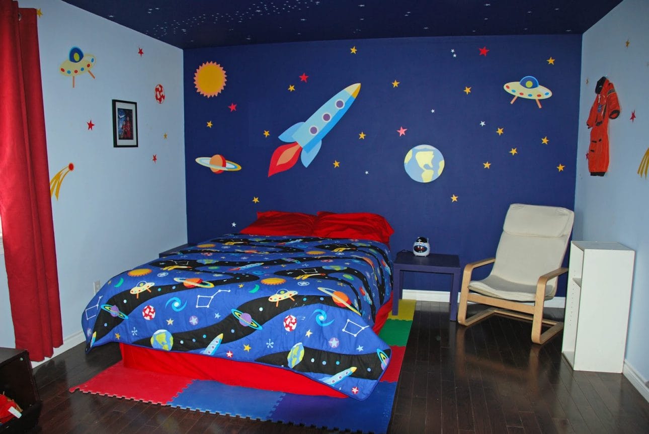 space themed dorm room