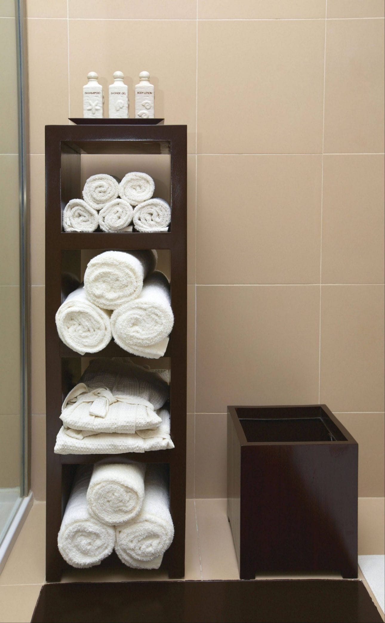 Classic Bathroom Towel Storage Ideas