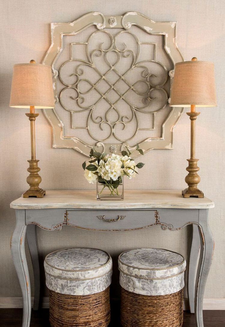 Foyer Table with Eye-Catching Decoration