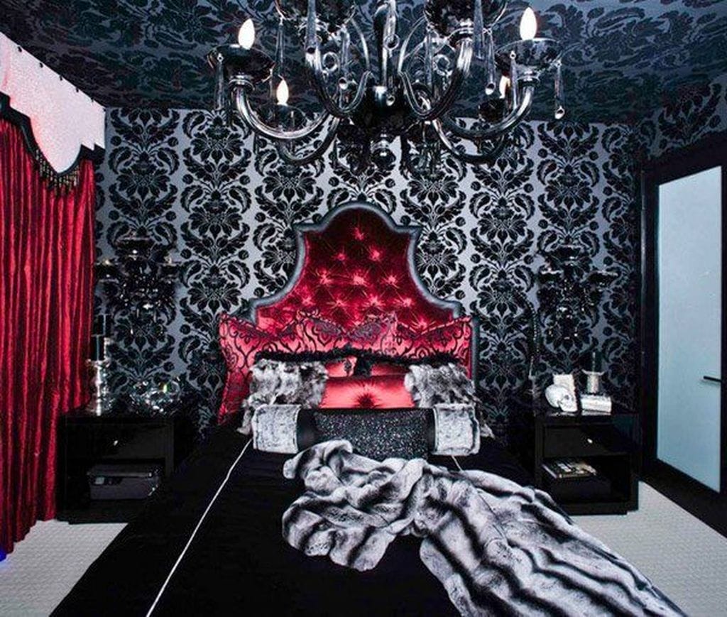 Queen-Like Gothic-Style Bedroom
