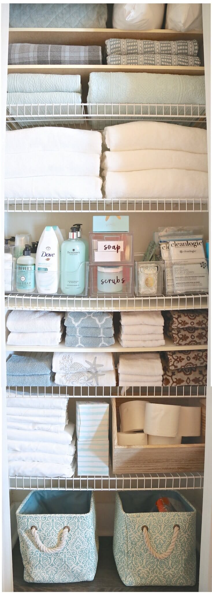 Seaside Bathroom Towel Storage Ideas