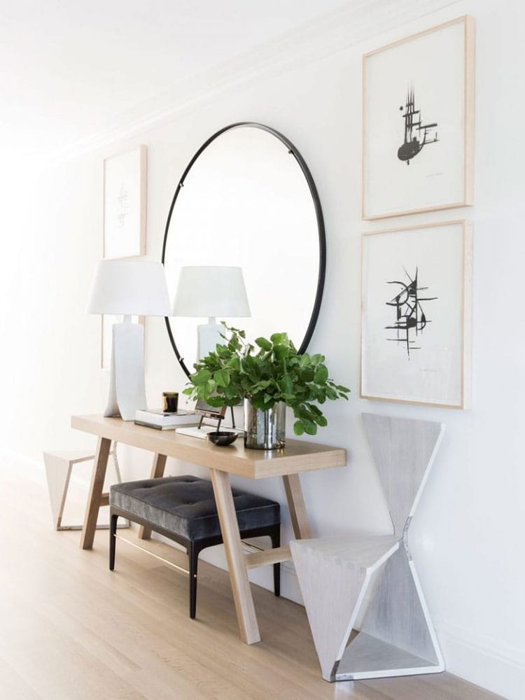Chic Entrance Table with Mirror