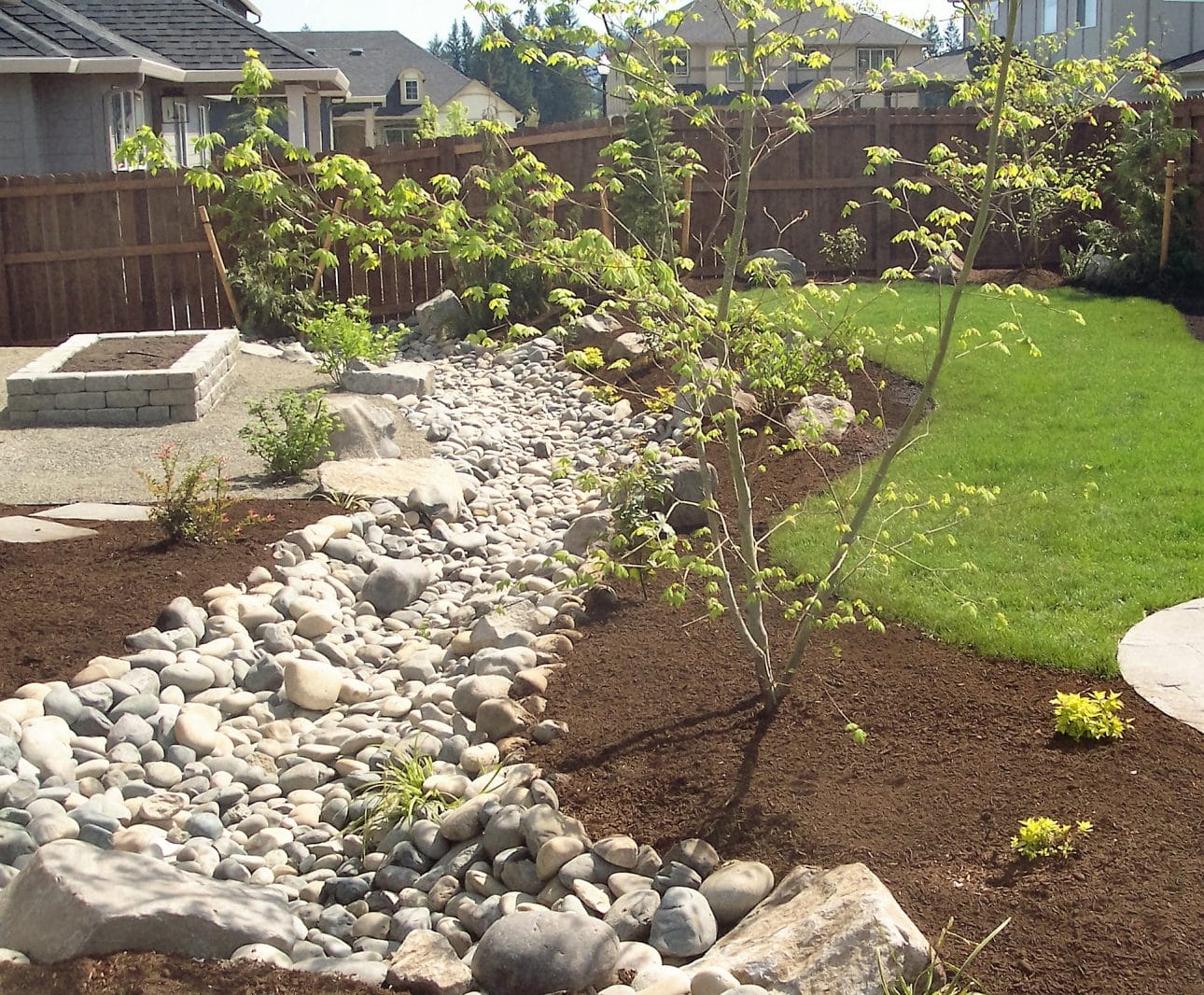Using Dry Creek Bed Landscaping for Drainage