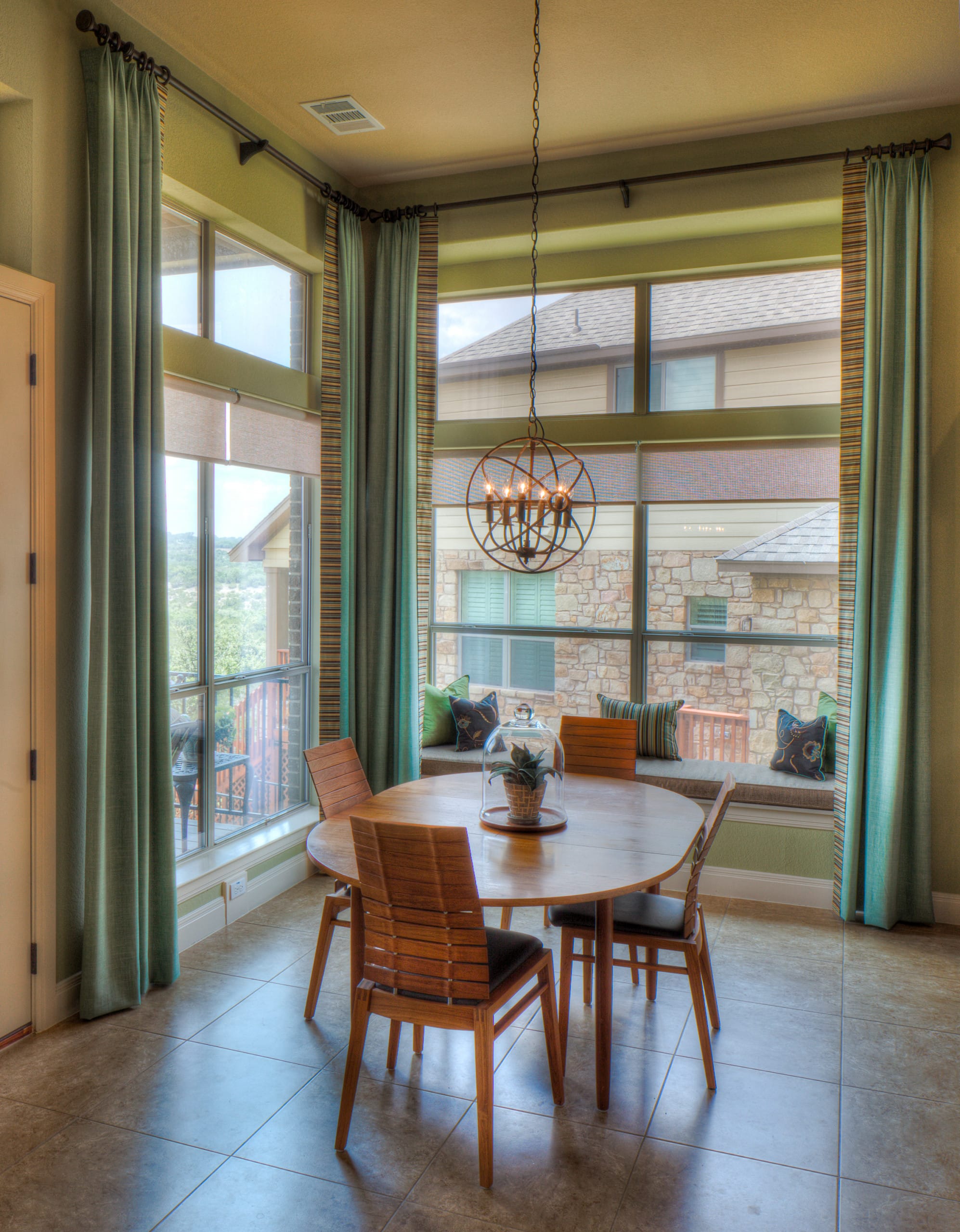 21 Impressive Dining Room Window Ideas For Your Home   11 2 