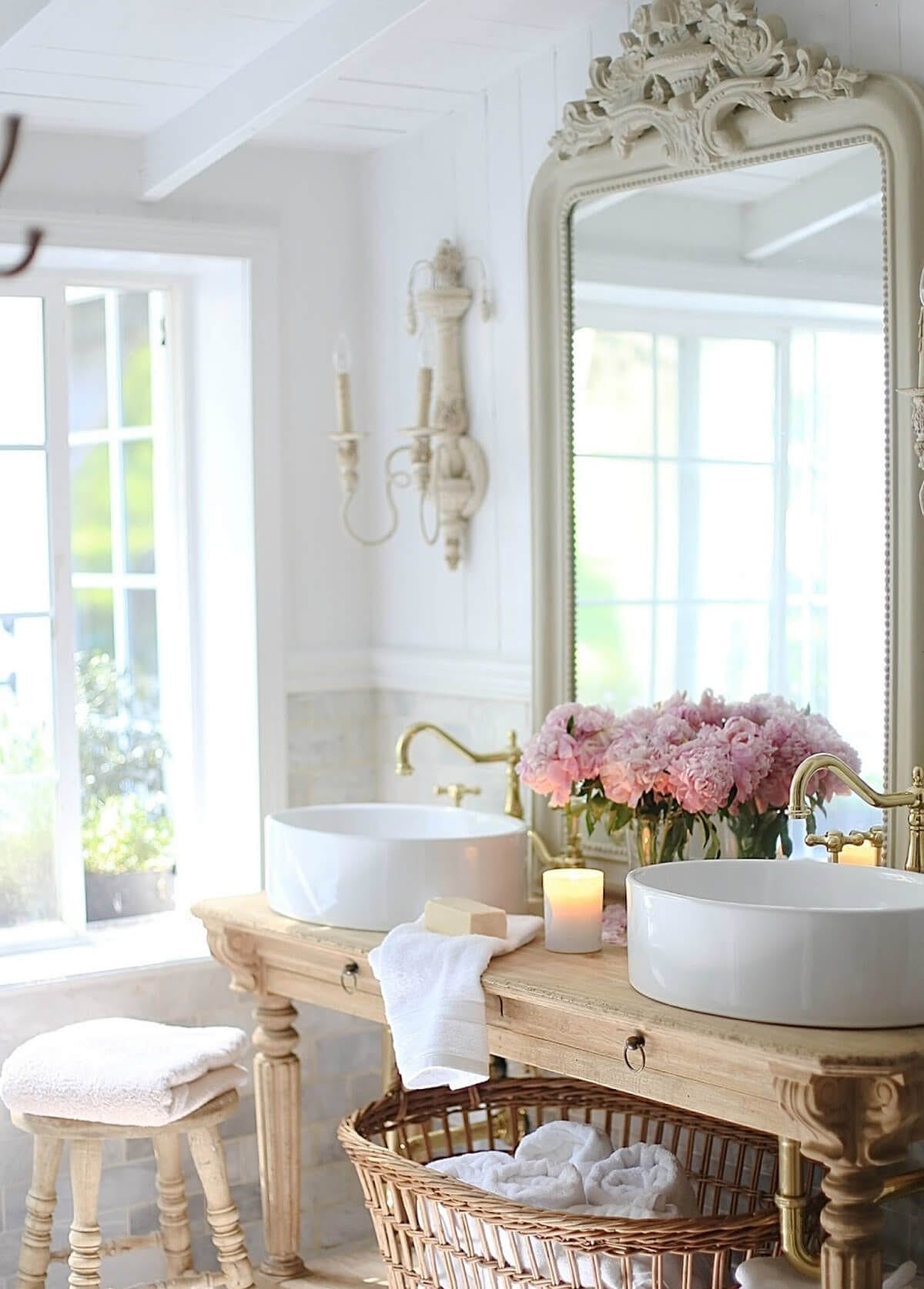 decorating a small cottage bathroom