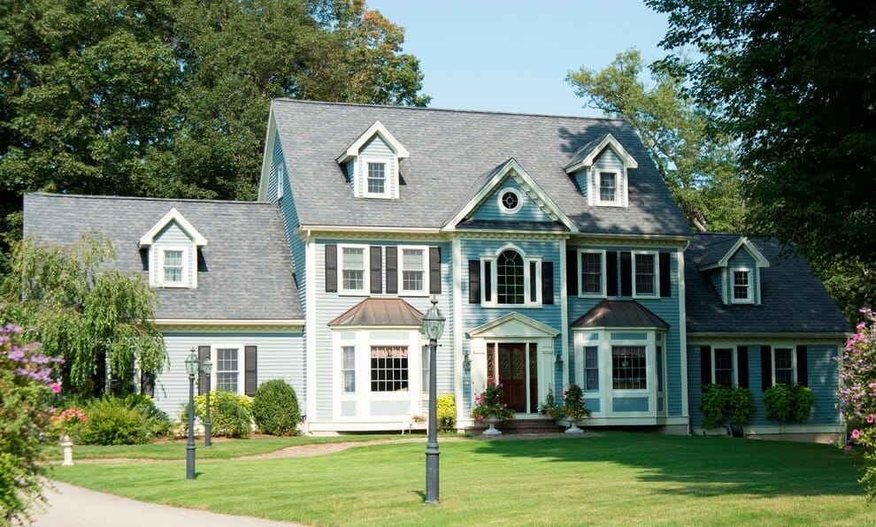 Federal colonial style may also have two chimneys