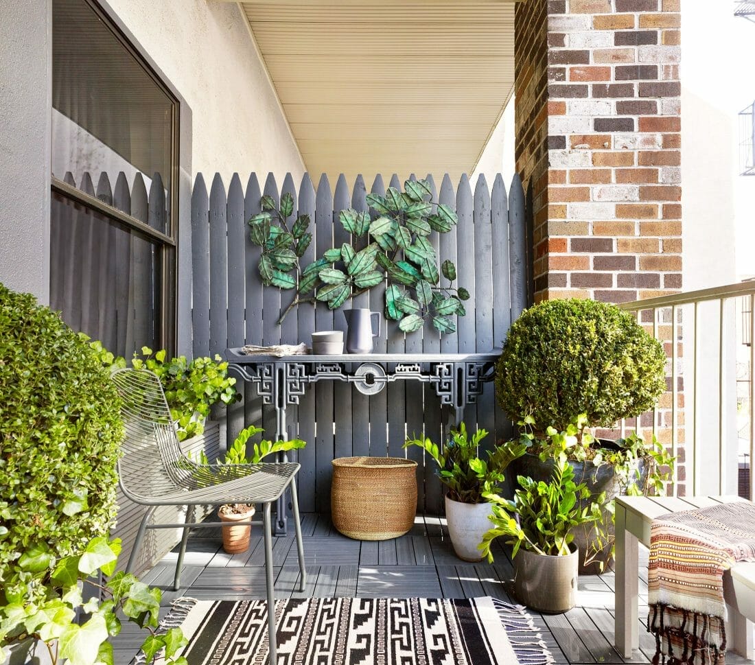 20 Magnificent Balcony Privacy Ideas You Should Copy balkon-bangkok-balcony-designer-lieben-sie-diesen-einfachen-effekt