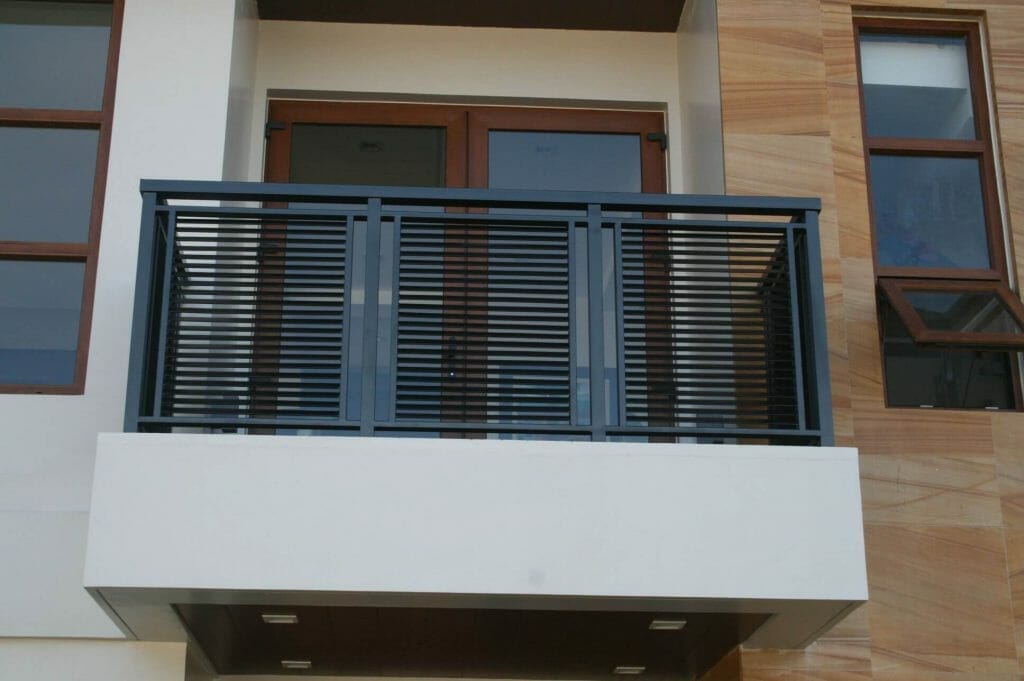 20 Magnificent Balcony Railing Ideas You Can Copy