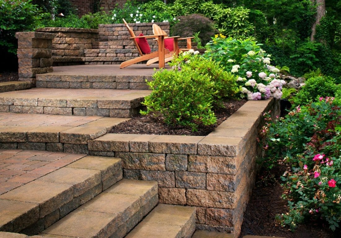 30 Divine Retaining Wall Ideas for Sloped Backyards